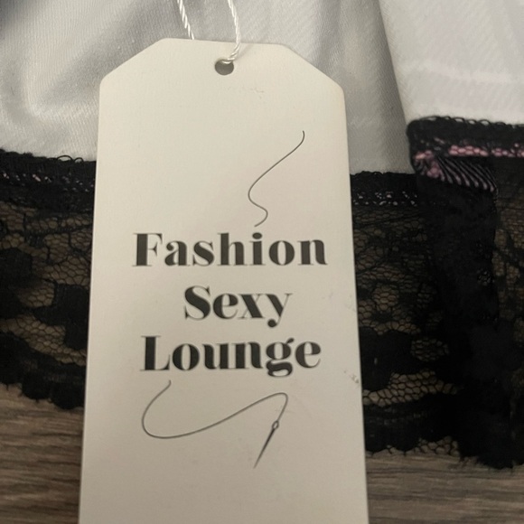 Women's pleated plaid skirt with lace hem Size S - Picture 3 of 6